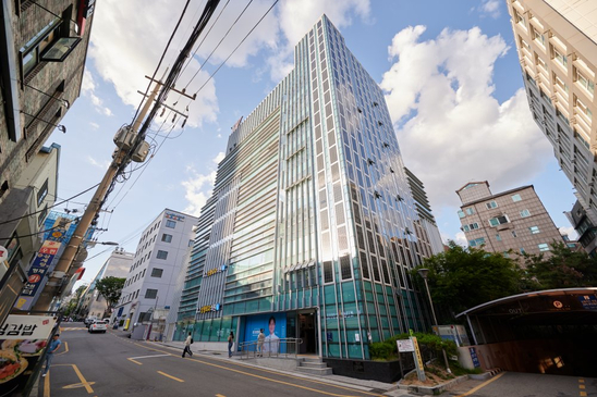 Slider image (2) Hugo Plastic Surgery